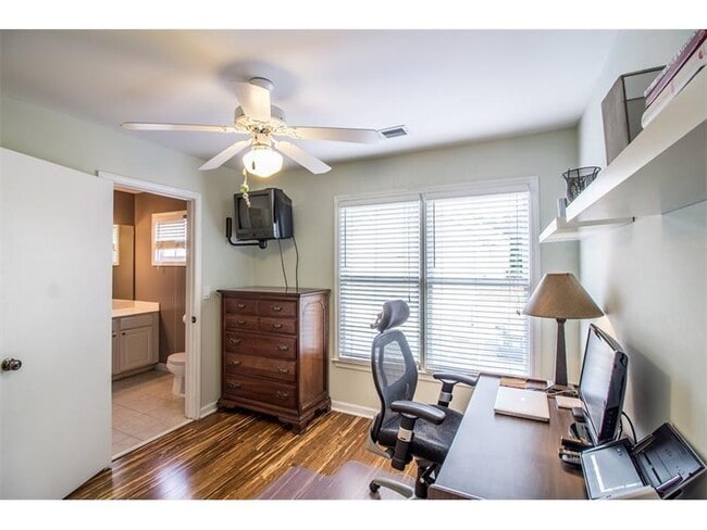 Building Photo - 1516 Howell Mill Rd NW