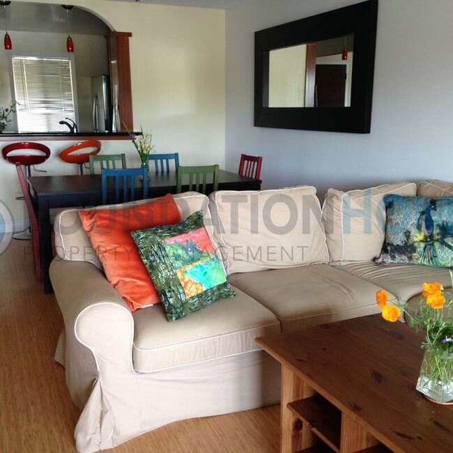 Building Photo - 707 S Eliseo Dr