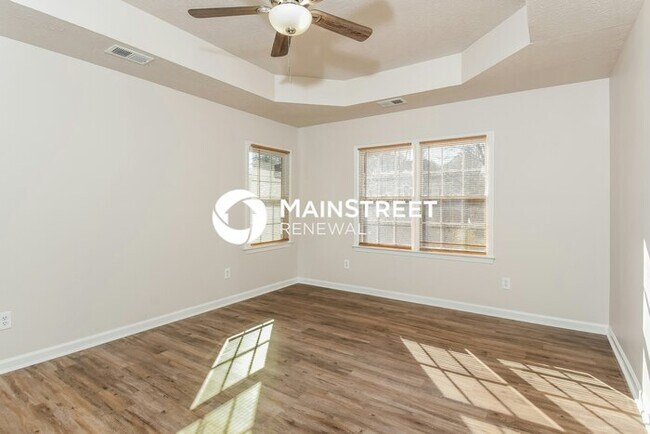 Building Photo - 4 Bedroom Pet-Friendly Home in JONESBORO, GA with Main Street Renewal