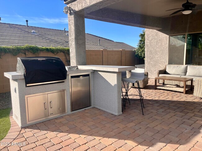 Building Photo - 26833 N 14th Ln