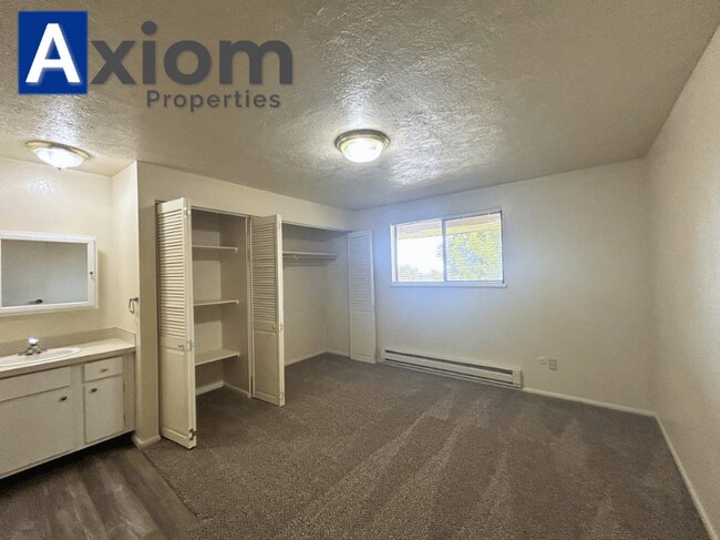 Building Photo - 2128 Marigold St
