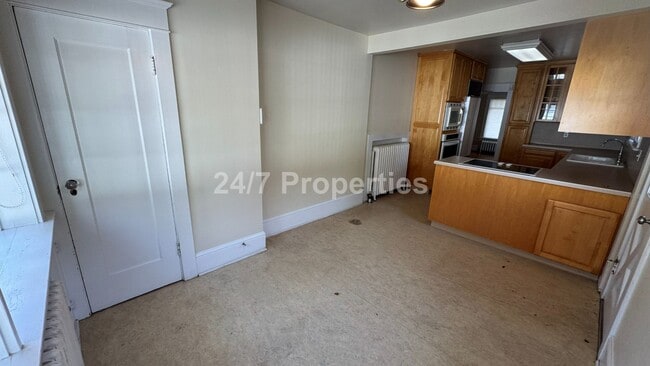 Building Photo - Unique Large 3BD I 2BA Home - Near Gabriel Park!