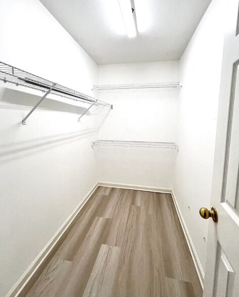 Building Photo - 1816 Devon Dr