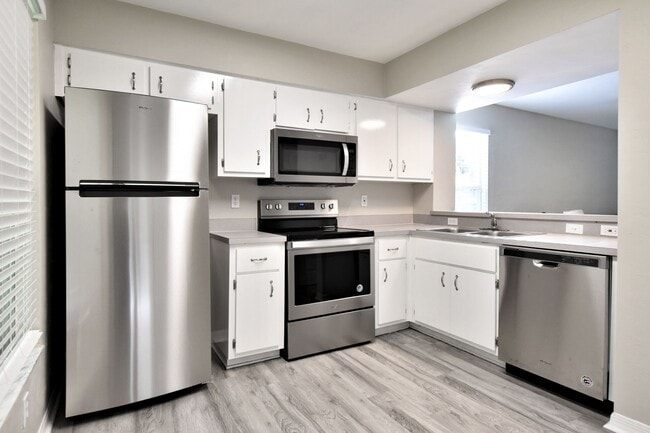 Building Photo - 610 SW 11th Ln