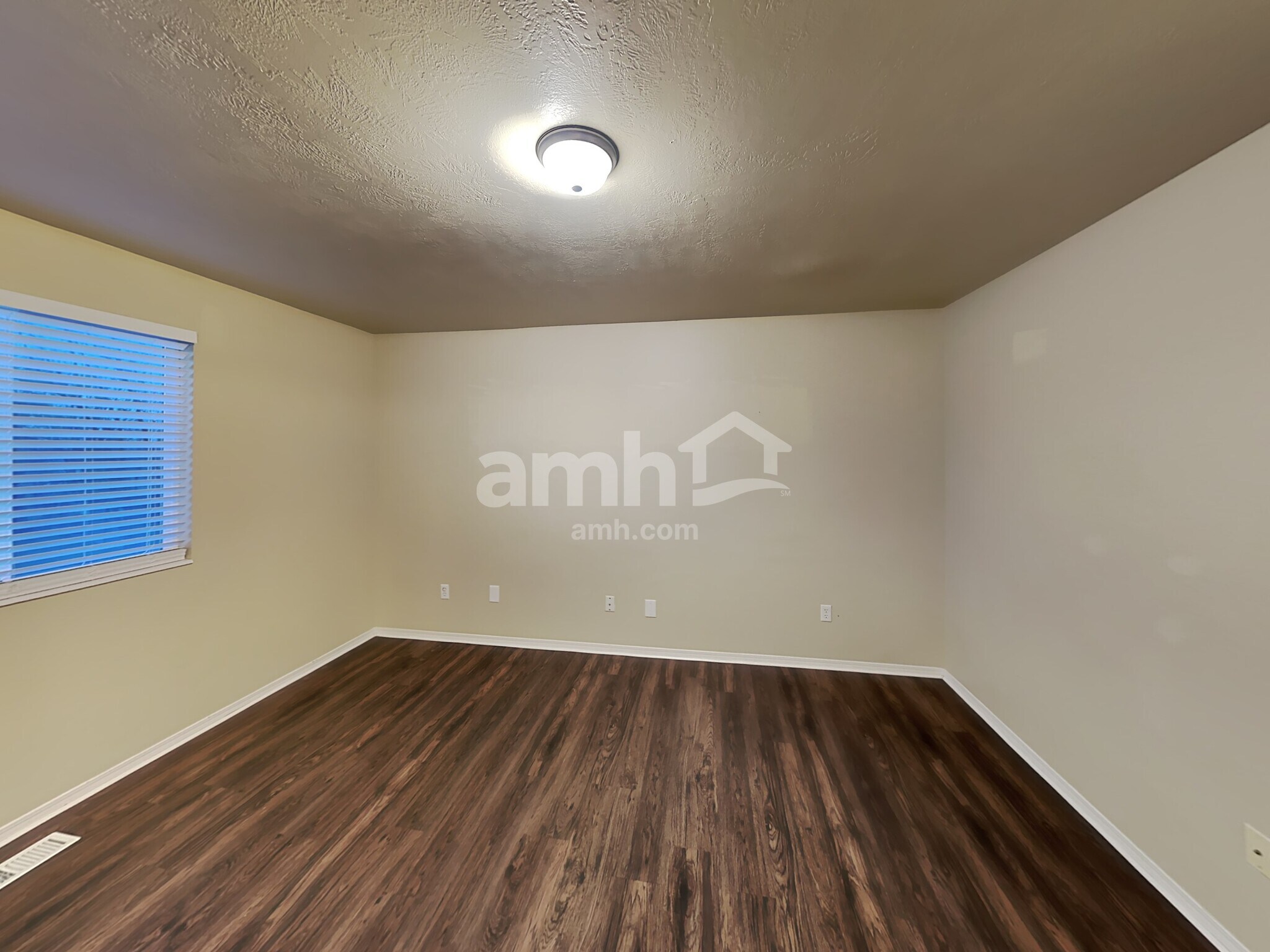 Building Photo - 6254 W Sarah Cir