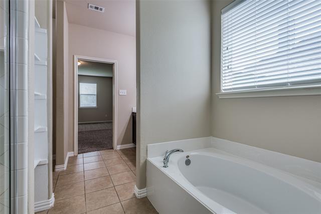 Building Photo - 1305 Lone Pine Dr
