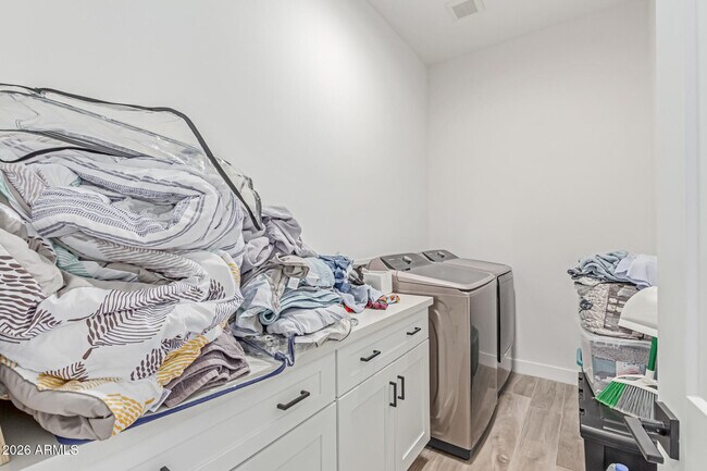 Building Photo - 13924 Dyer Ln