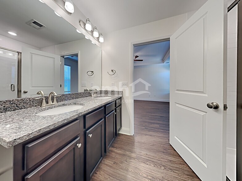 Building Photo - 338 Azore Way