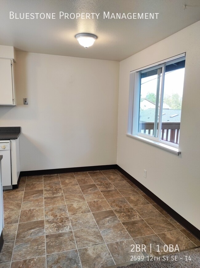 Building Photo - 2 Bedroom in South Salem - Apply Now!