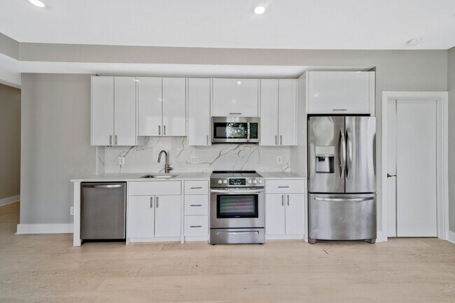 Building Photo - 1638 K St NW