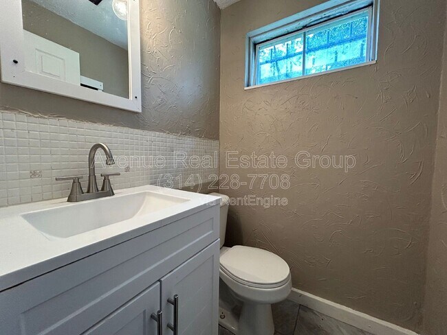 Building Photo - 10441 Prince Dr