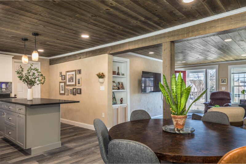 Building Photo - 730 Mammoth Rd