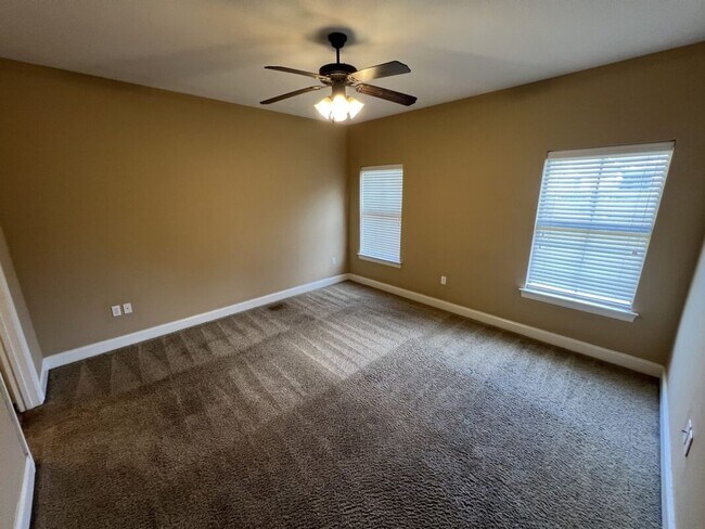 Building Photo - Charming 3-bedroom 2-bathroom in South Burbank Neighborhood!