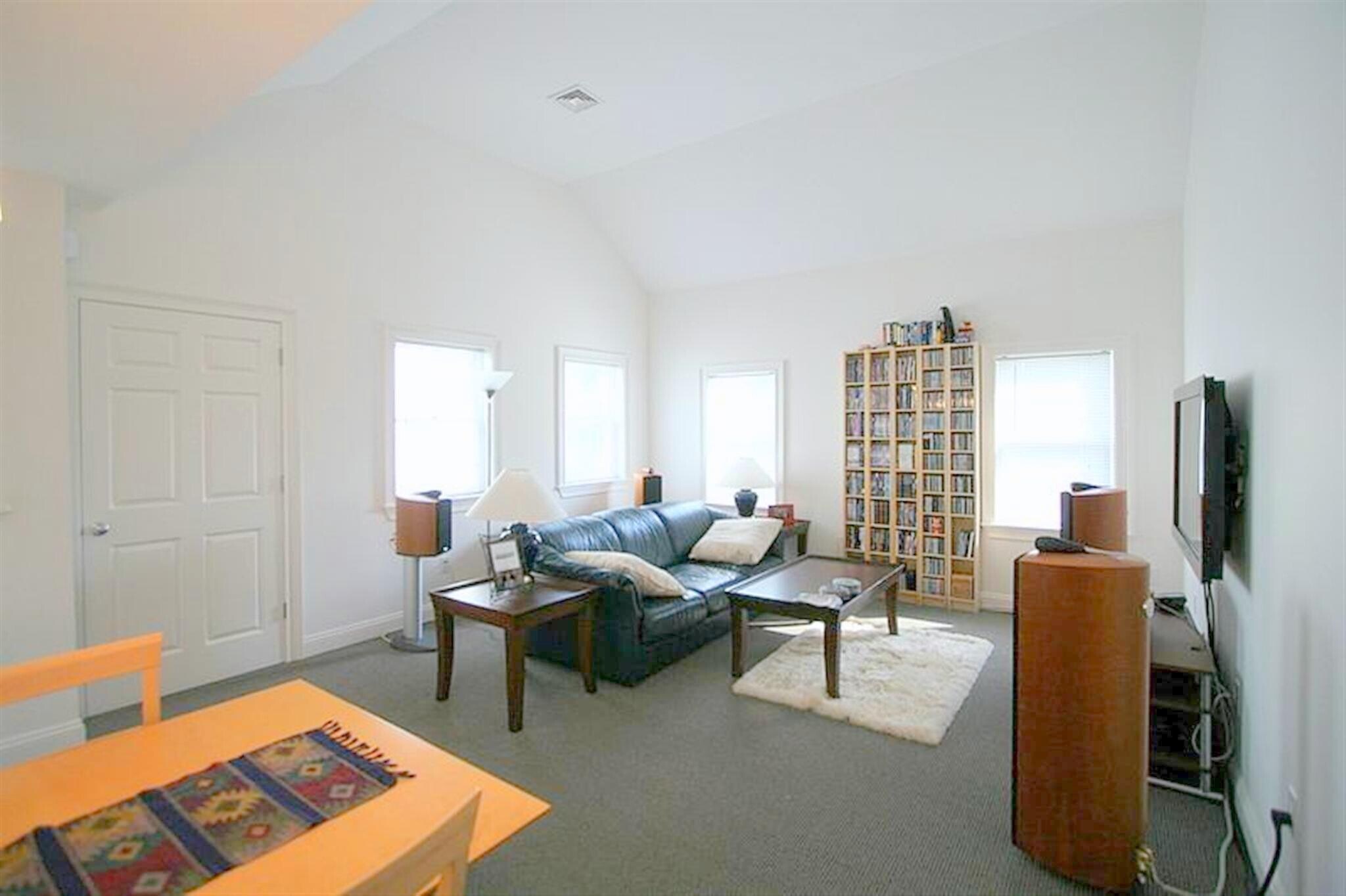 Building Photo - 157 Auburn St