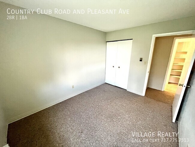 Building Photo - 611 Country Club Rd