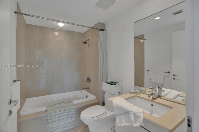 Building Photo - 2627 S Bayshore Dr