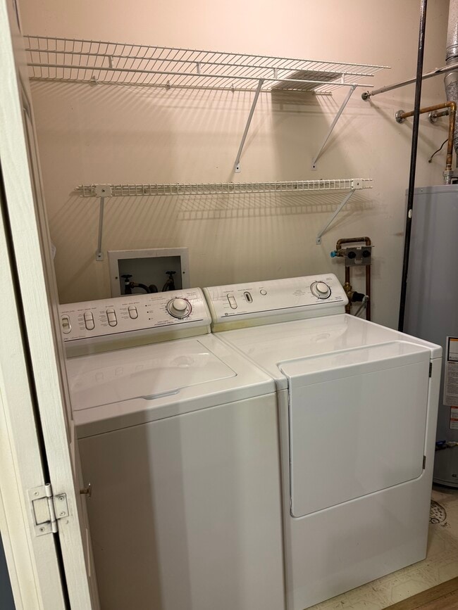 Building Photo - 1109 Chadwick Dr