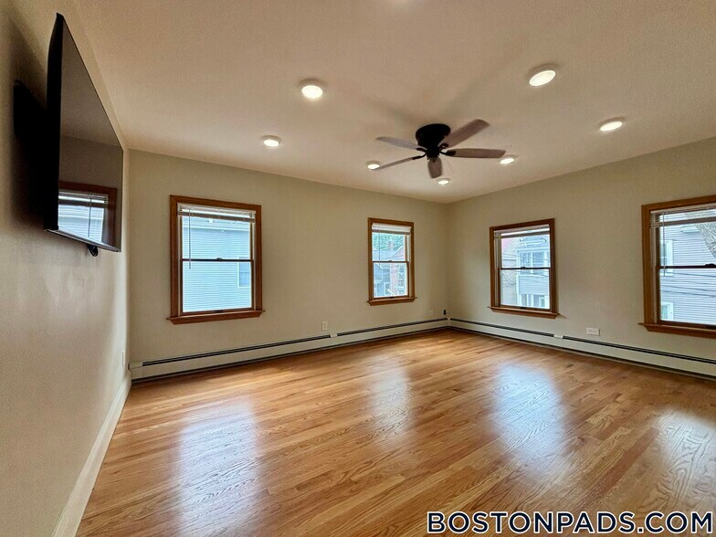 Building Photo - 48 Shannon St