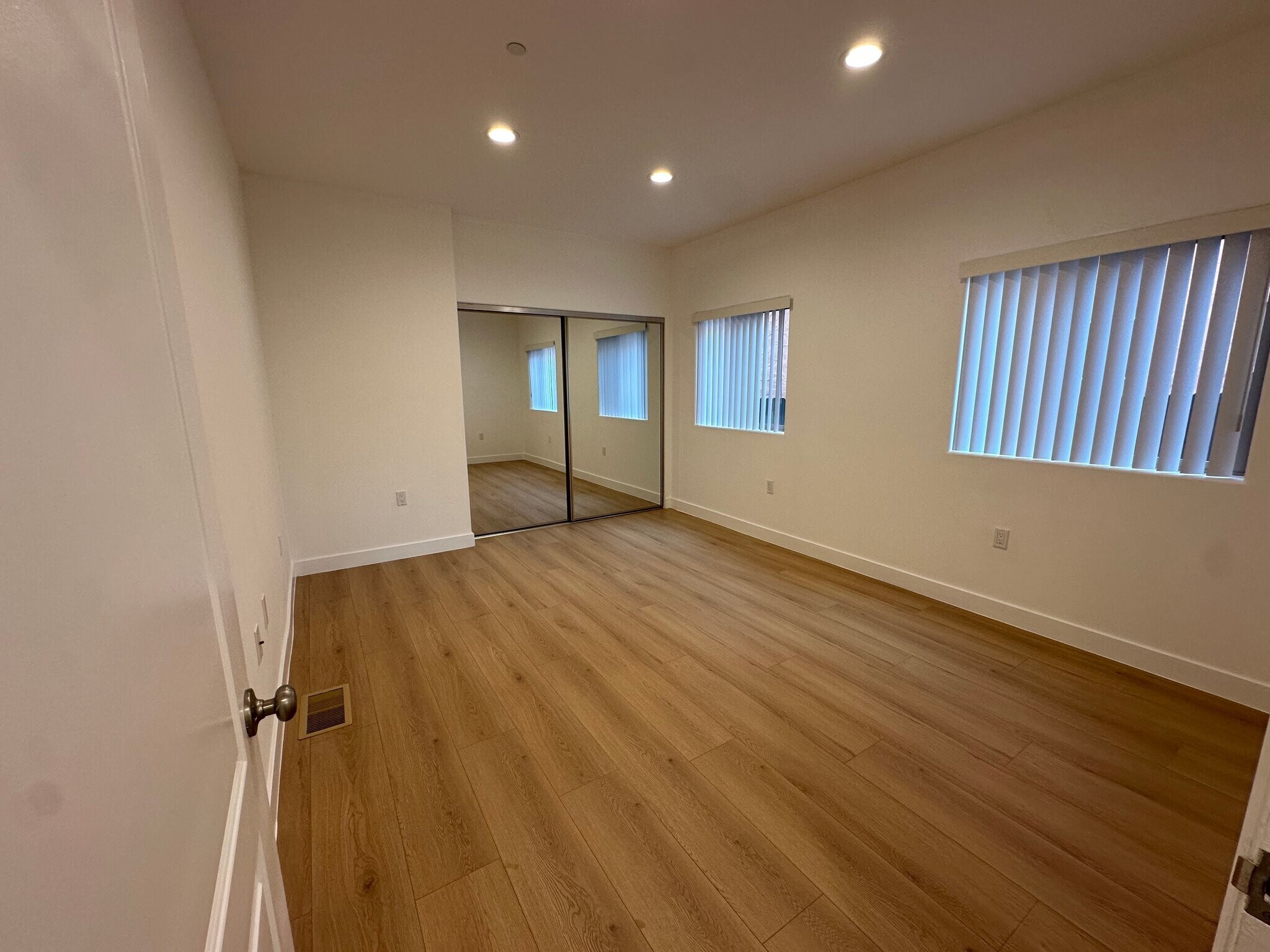 Building Photo - 1109 La Peer Dr