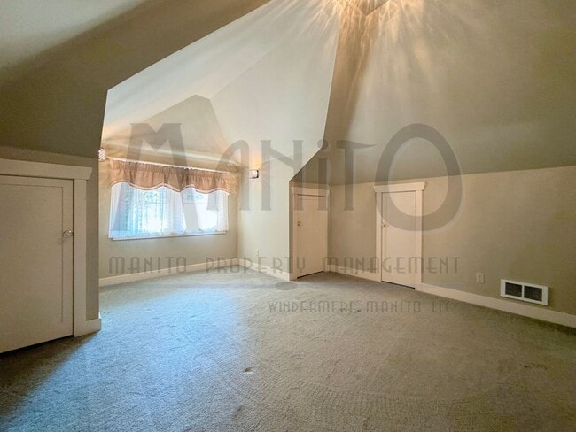 Building Photo - South Hill Swank