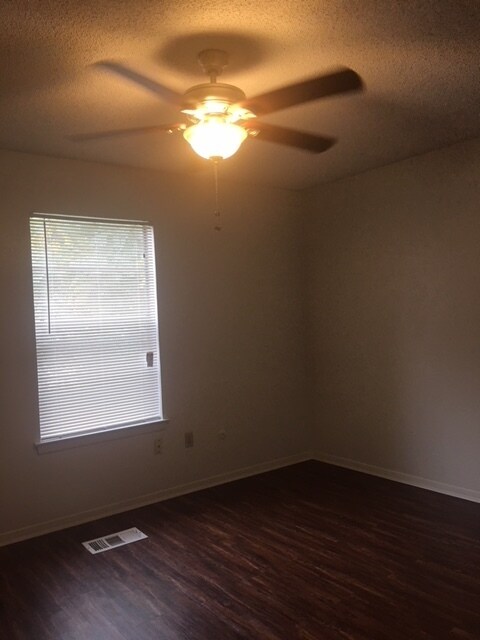 Building Photo - Beautiful 2 Bedroom Duplex in Arlington