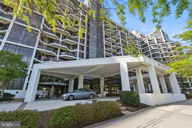 Building Photo - 1530 Key Blvd