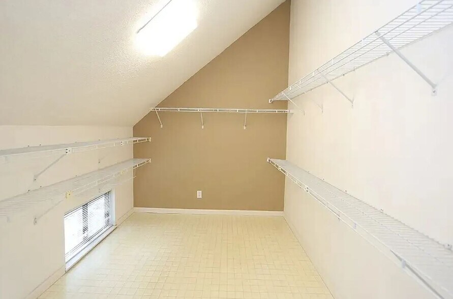 Building Photo - 505 Fostoria Ct