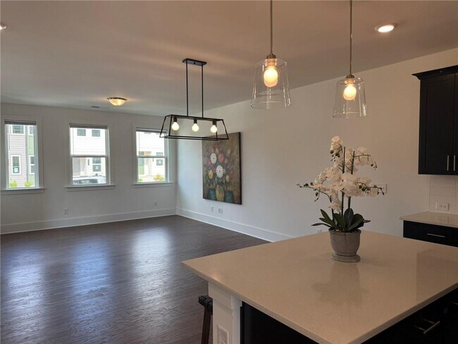 Building Photo - 1645 Aeslin Dr NW
