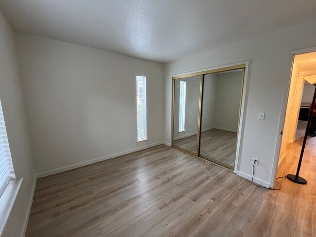 Building Photo - 2BR|2BA|994SF| - Ground Floor Condo, Nice ...