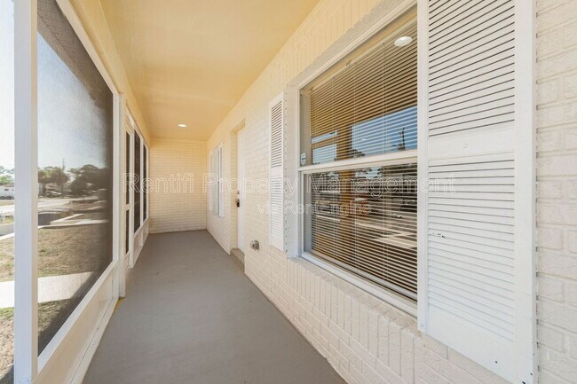 Building Photo - 208 Ichabod Ave