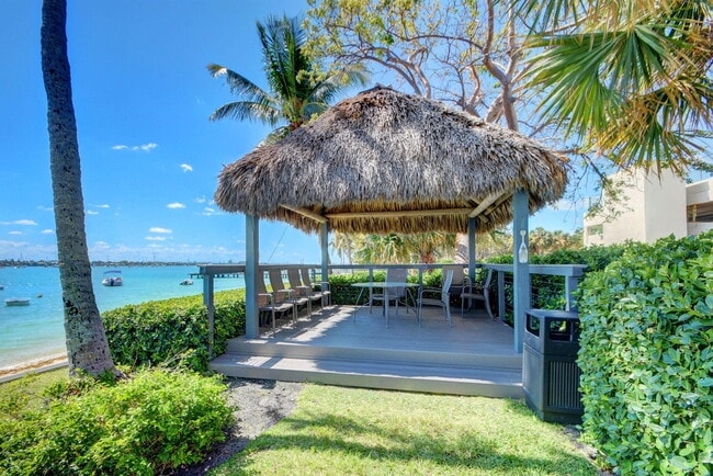Building Photo - 5600 N Flagler Dr