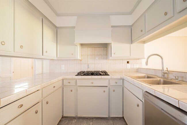 Building Photo - 4031 Curly Oaks Dr