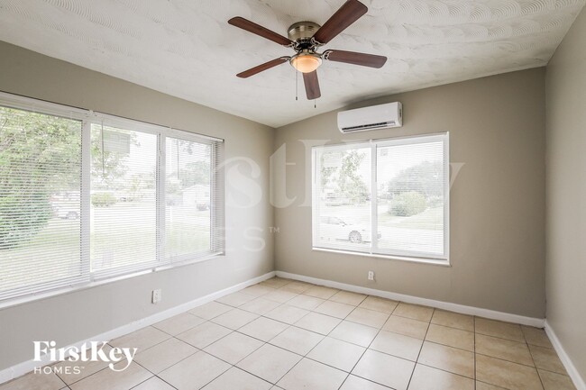 Building Photo - 421 SW 29th Ave