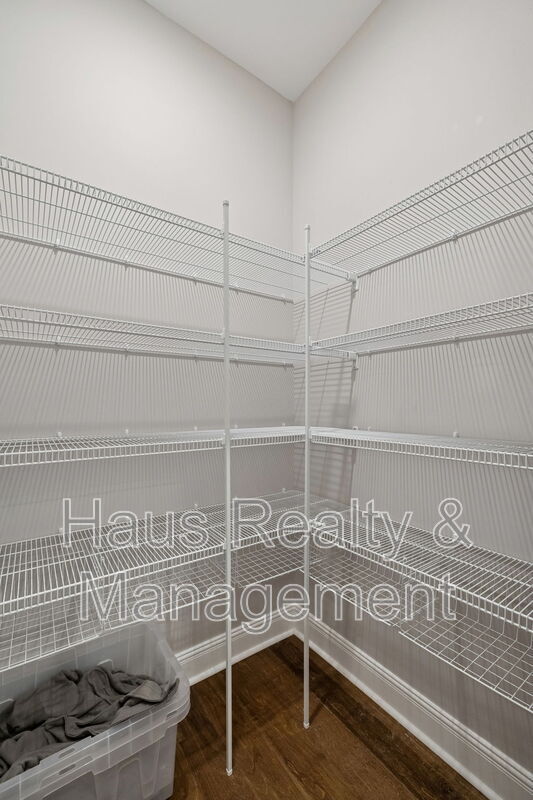 Building Photo - 207 Bedford Ct
