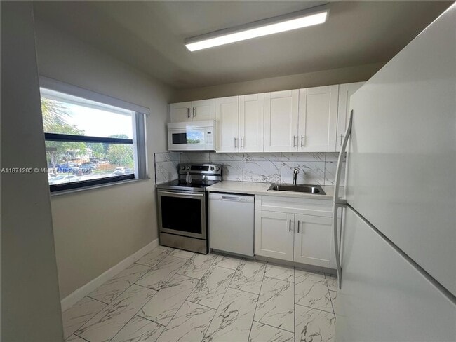 Building Photo - 480 W Park Dr