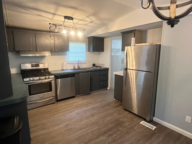 Building Photo - Newly renovated 3 Bedroom Mobile Home Just...