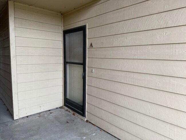 Building Photo - 2009 Waterfront Dr N