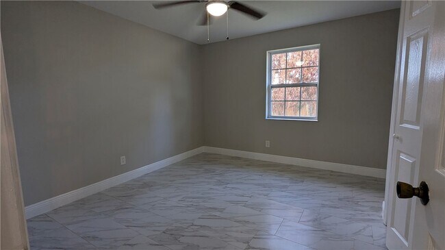 Building Photo - 795 Rolling Hill Dr