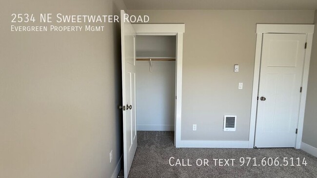 Building Photo - 2534 NE Sweetwater Rd