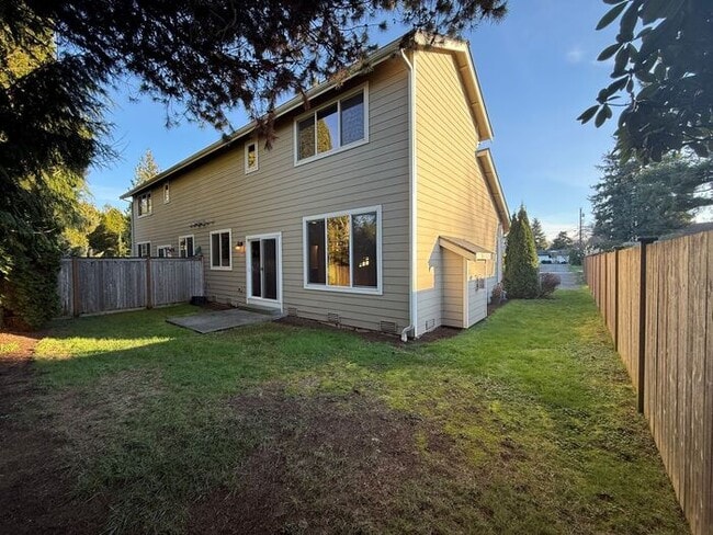 Building Photo - 713 Park Ln