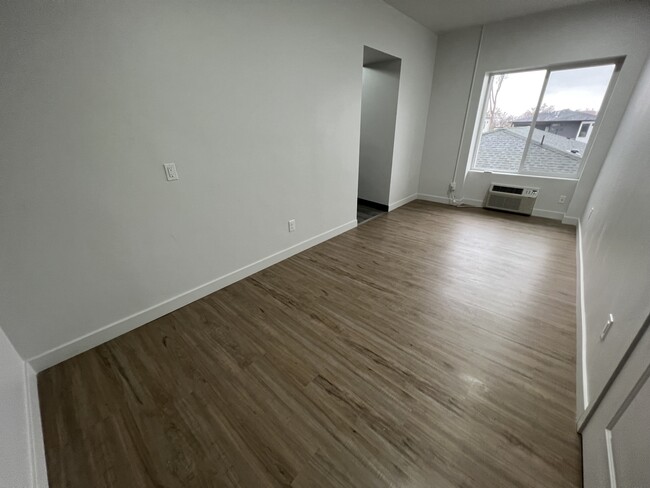 Building Photo - 404 E 5600 S