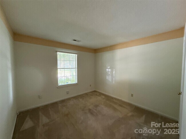 Building Photo - 8600 Lockerbie Ln