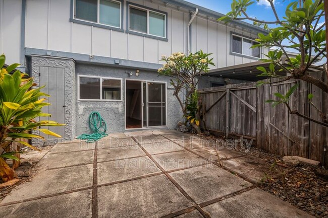 Building Photo - 995 Awaawaanoa Pl