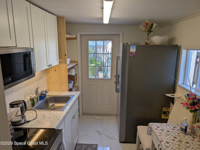 Building Photo - 2050 N Shannon Ave