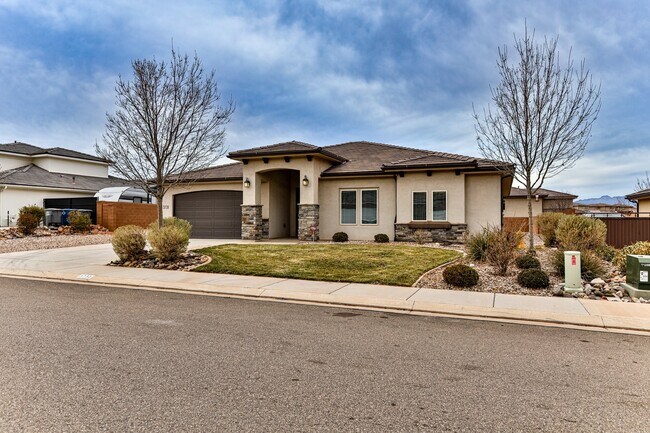 Building Photo - Comfort & Style: Spacious 3-Bed, PLUS LARGE OFFICE, 2-Bath Retreat in DESERT CANYON"