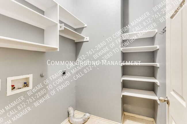 Building Photo - 815 Hickory St