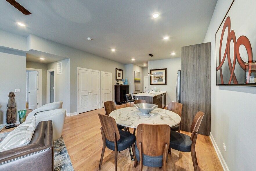 Building Photo - 5117 S Kenwood Ave