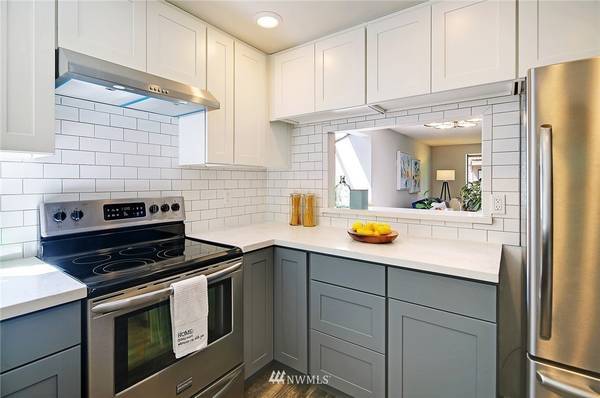 Building Photo - 10545 Meridian Ave N