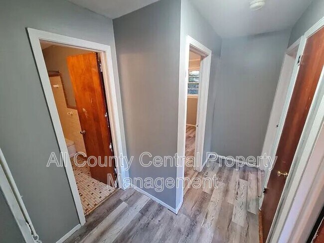 Building Photo - 3346 Bedford Ln