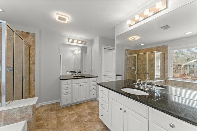 Building Photo - 2876 Overlook Way NE